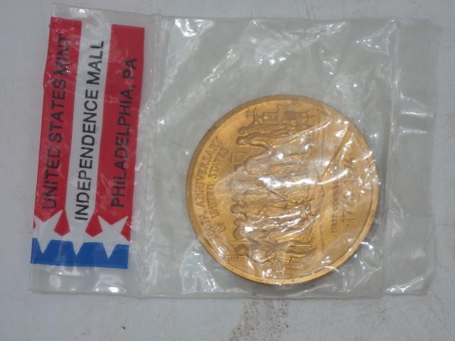 NEW UNITED STATES MINT MEDALLION INDEPENDENCE MALL PHILADELPHIA COIN 1776- 1976