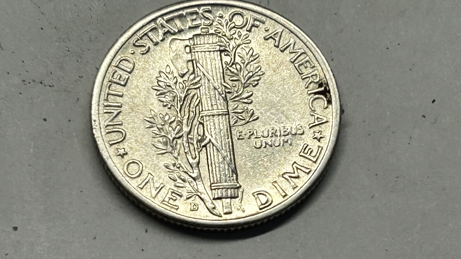 1943-D 10C BU Mercury Dime FB -90% Silver