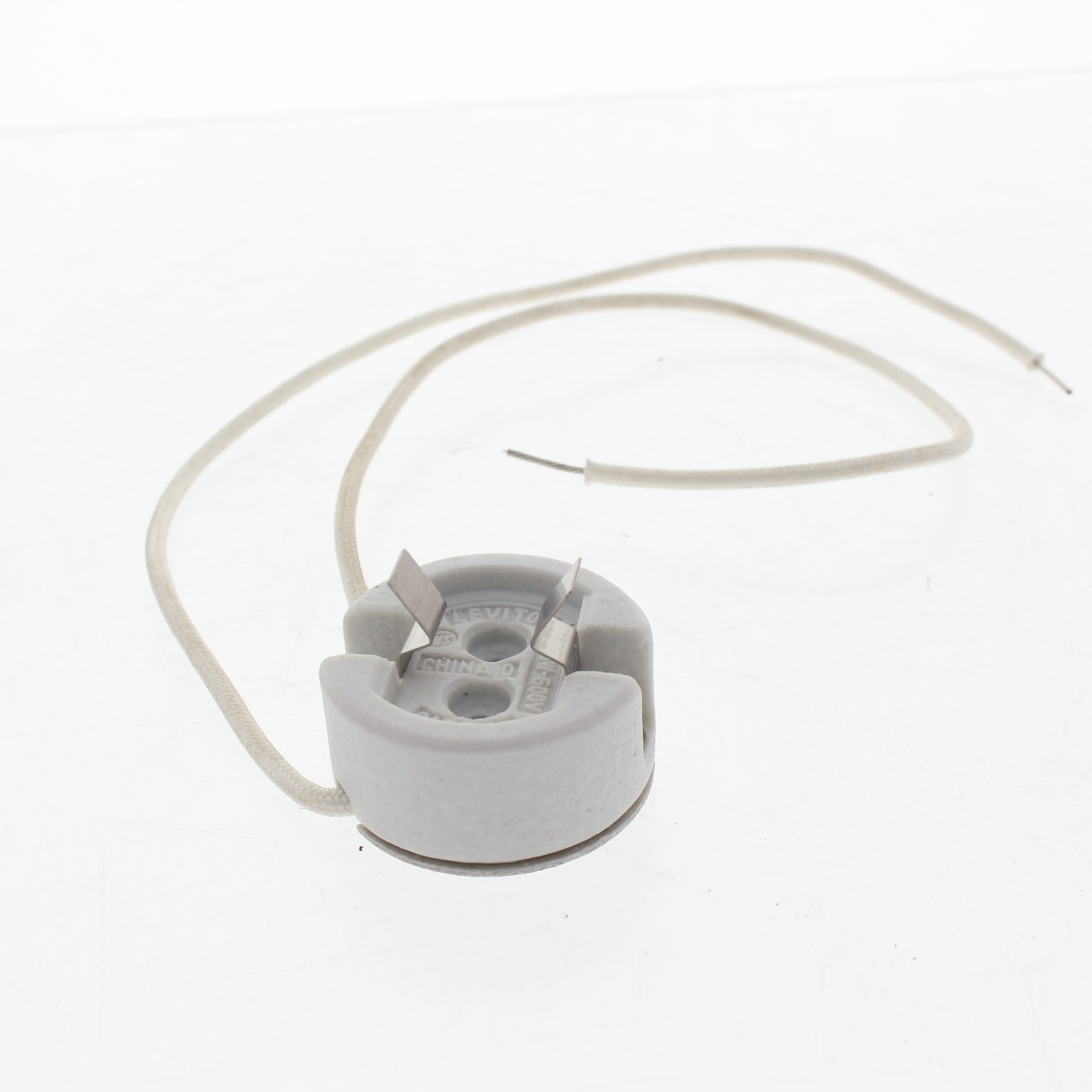 Leviton 557 White Porcelain Lampholder for Metal Halide Lamps with G12 Base 5KV