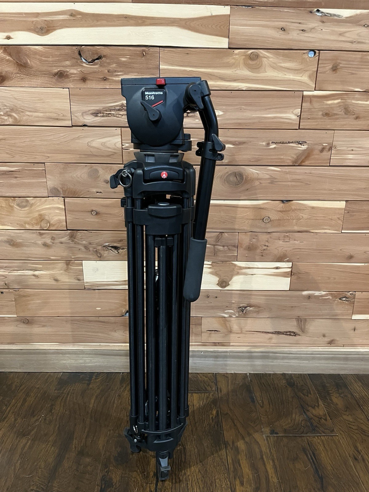 Manfrotto 516 Professional Photo/Video Fluid Head With 532ART Tripod legs