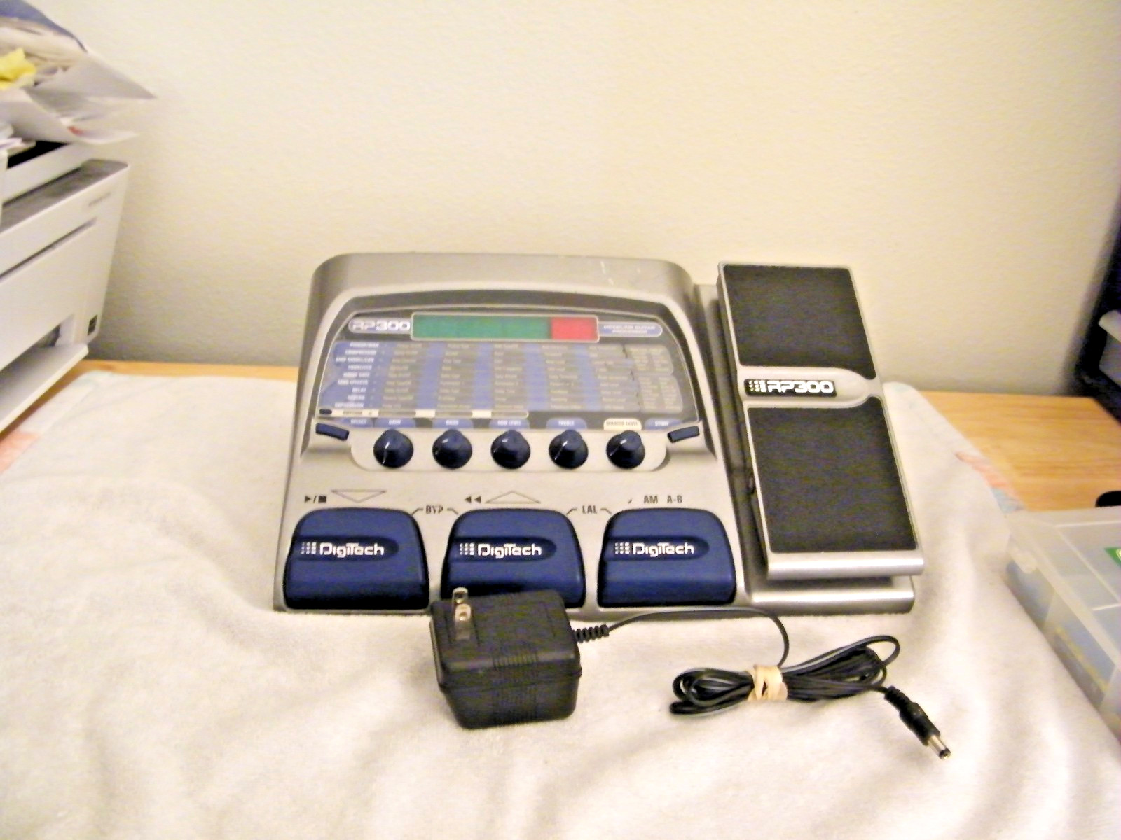 ****GENUINE DIGITECH DIGITAL MODELING MULTI EFFECTS GUITAR PTOCESSOR (RP300)****