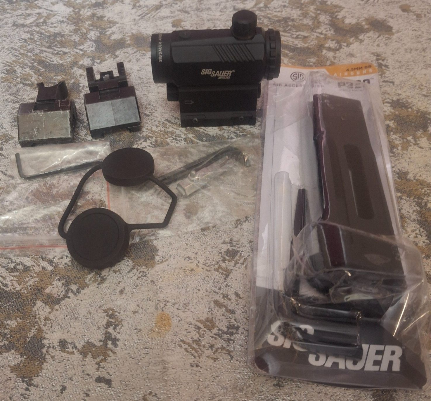 Sig Sauer Airguns Mini Red Dot Sight MRD-20R w/ P320 Airgun 4.5mm Magazine