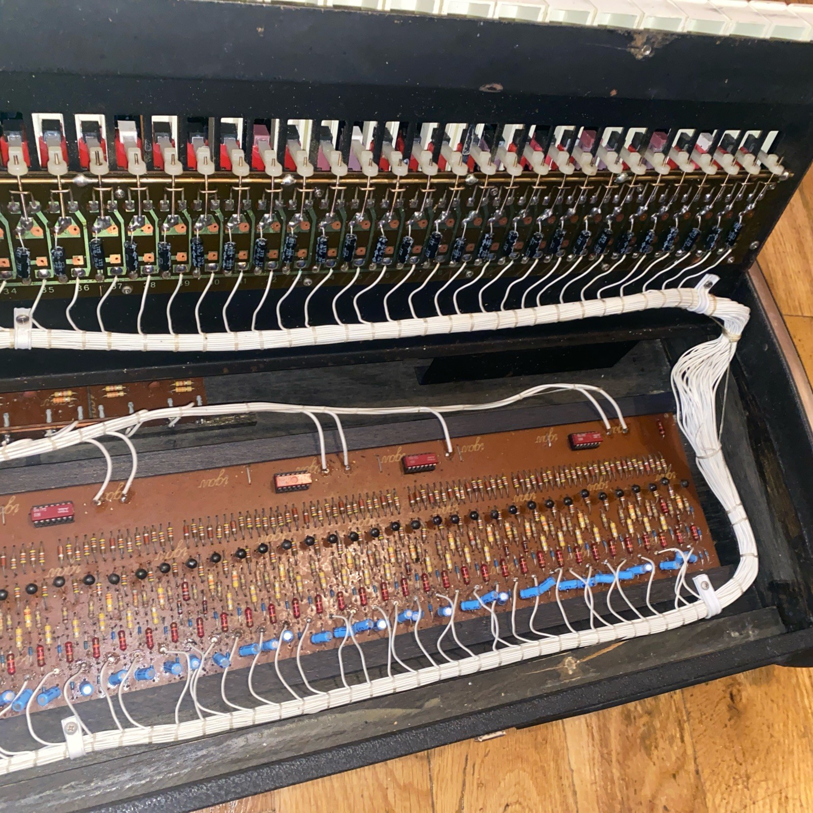 Vintage 70s Earth Sound Research Solid State Electric Keyboard Piano
