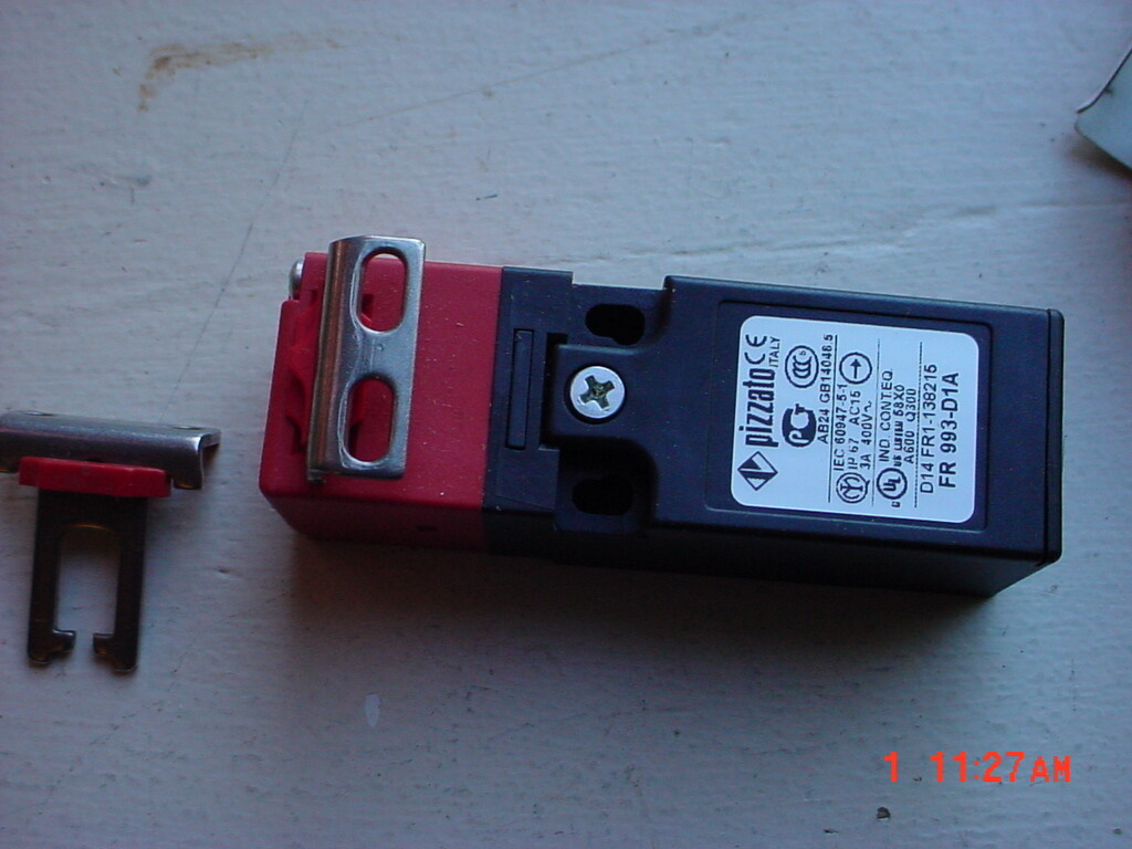 Pizzato FR 993 Safety Switch