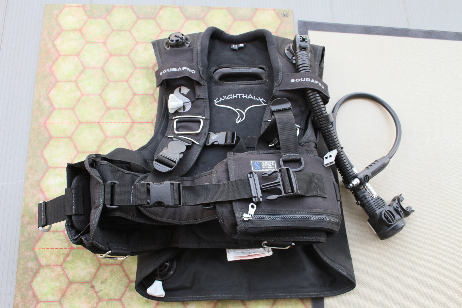 Scubapro Knighthawk BCD Buoyancy Compensator Vest - Size M w/ Air2 Inflator