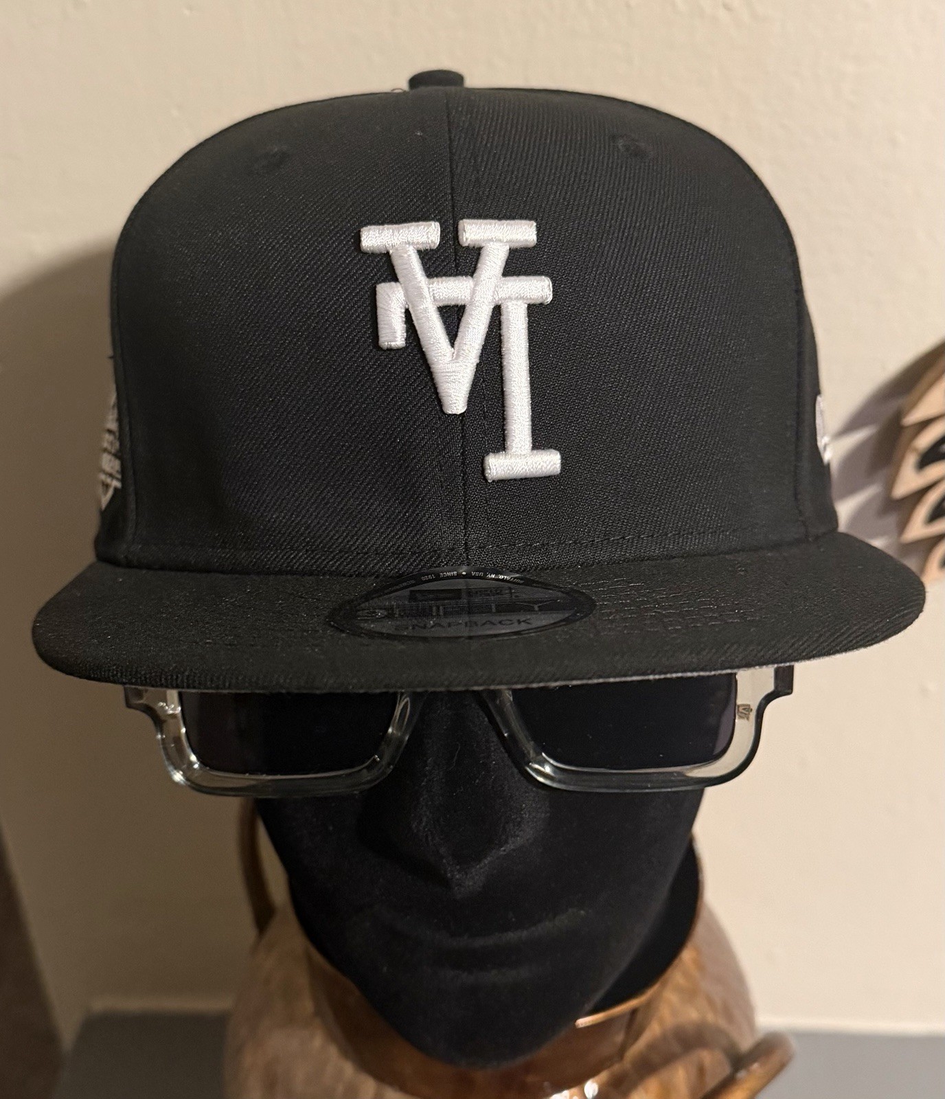 New Era 9FIFTY Snapback Hat Black White Upside Down Logo Baseball Cap