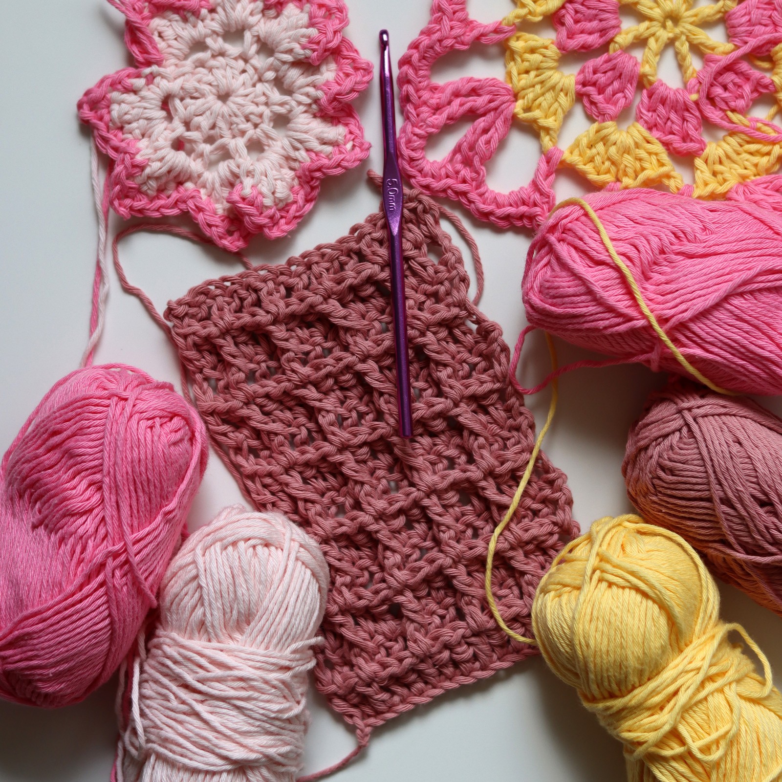 Flower Knitting Kit, Round/Square Flower Maker Weave Tool with Needle