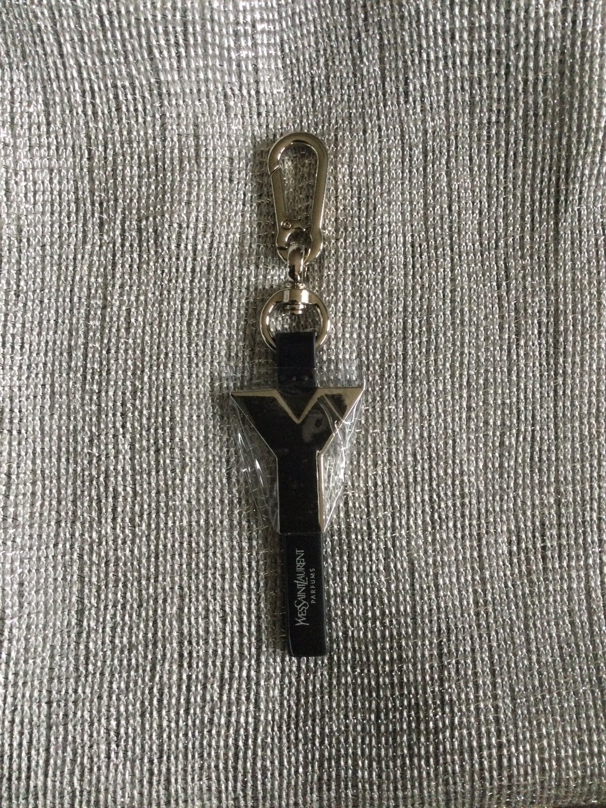 NEW YSL YVES SAINT LAURENT YSL KEYCHAIN - Y  FRAGRANCE KEYCHAIN NEW PURSE CLIP