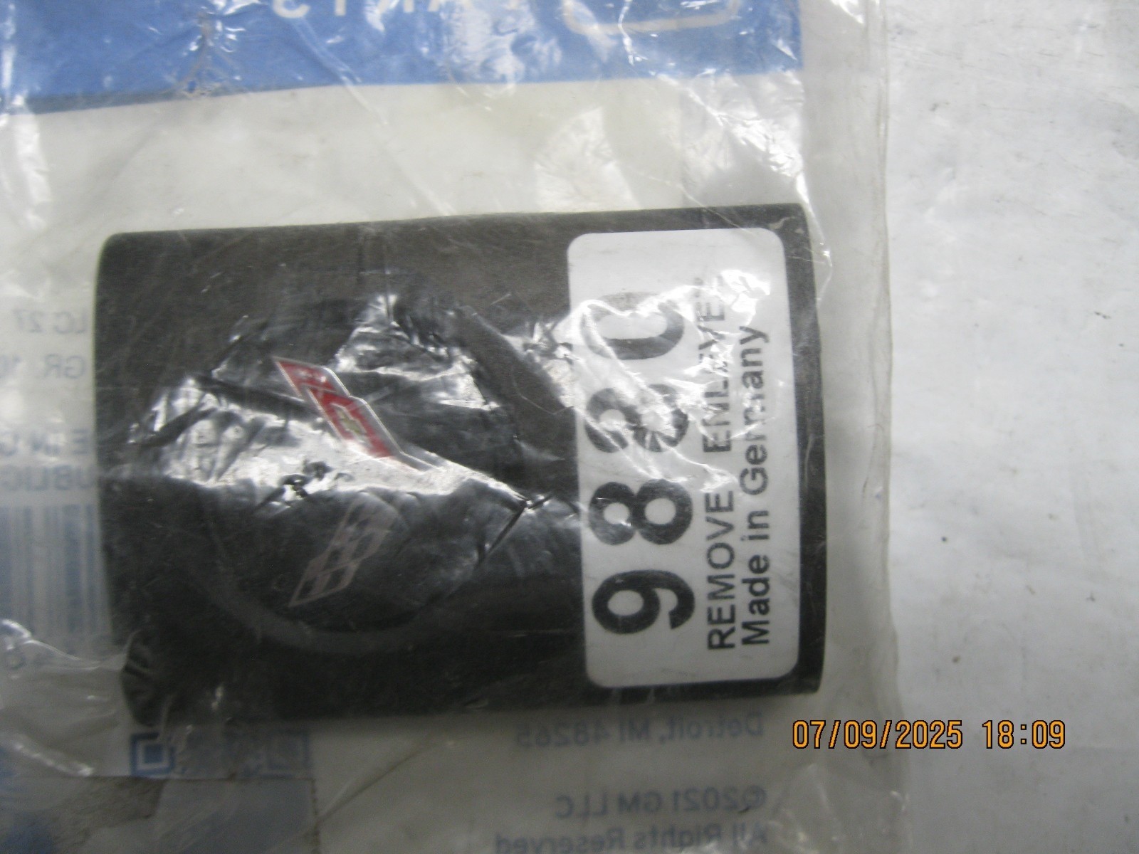 Genuine GM OEM 22779879 Remote Control Door Lock & Theft Deterrent Transmitter