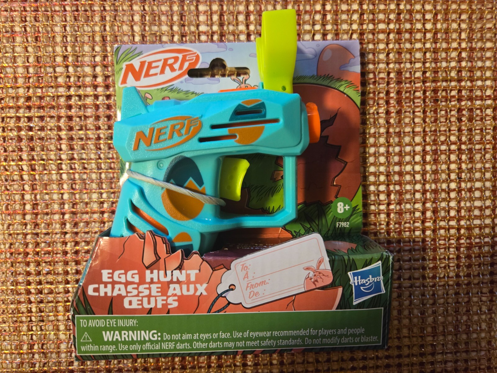 NEW Nerf Easter Egg Hunt Blaster - 2 Nerf Elite Darts - Pull to Prime