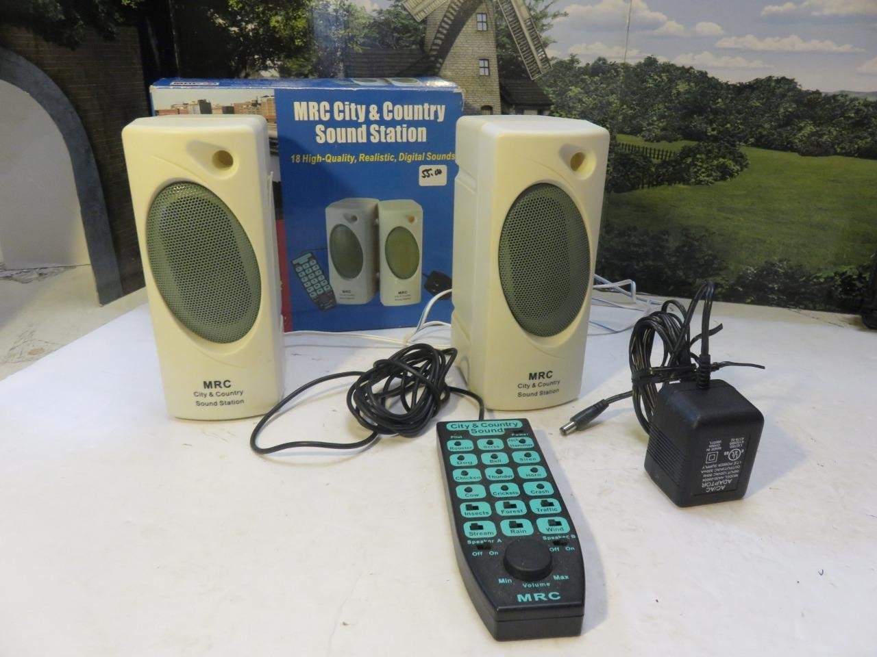 MRC AA552 CITY/COUNTRY SOUND STATION W/REMOTE & SPEALERS- BXD- WORKS FINE- W51