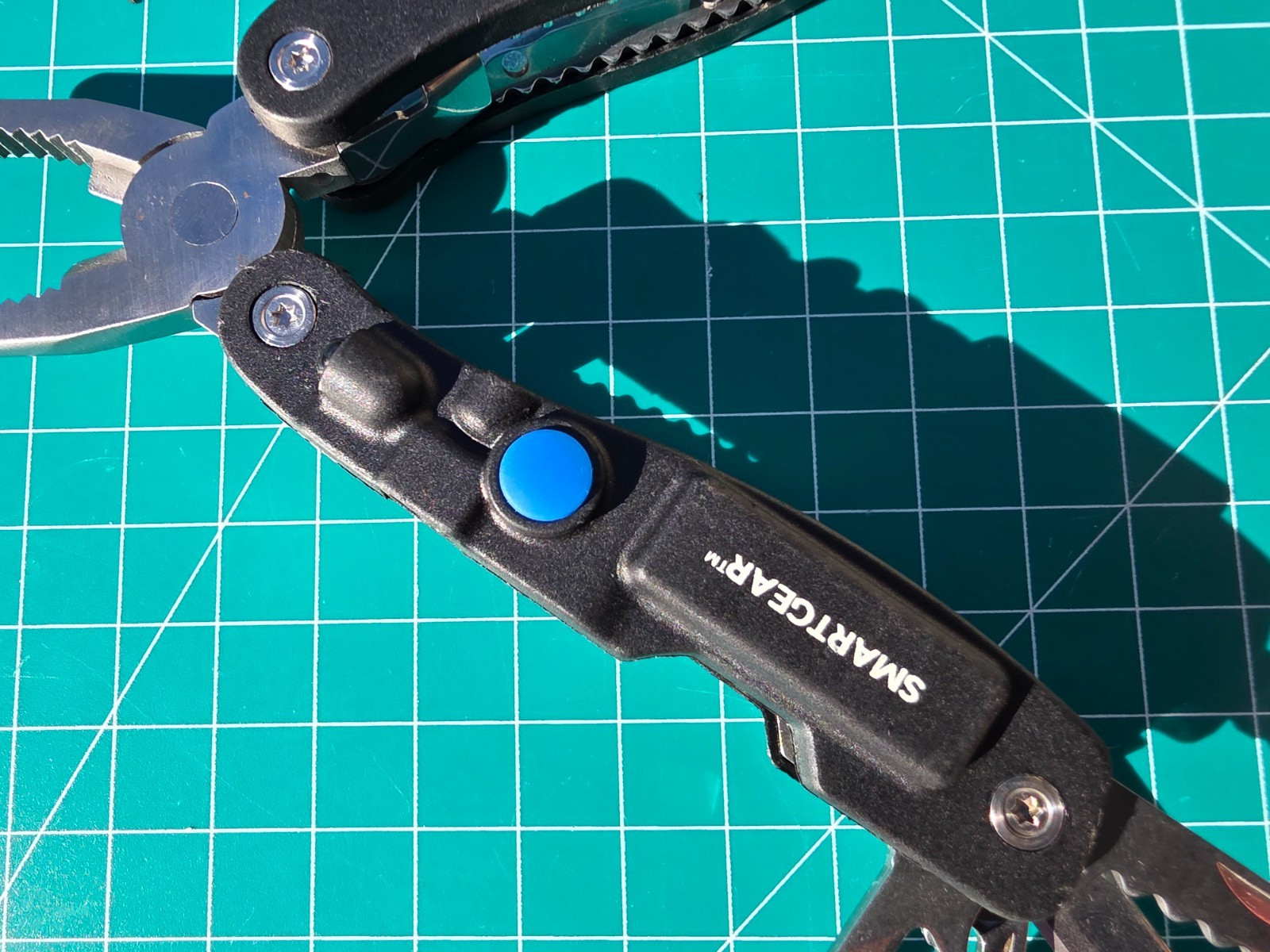 SmartGear Multi-Tool Black Stainless Steel LED Working Flashlight USB-C