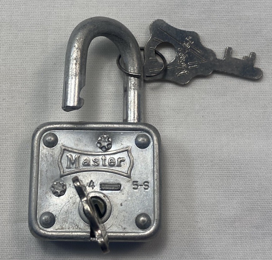 Vintage Master Lock No. 44 with Original Keys NOS ~Classic (zzb8)