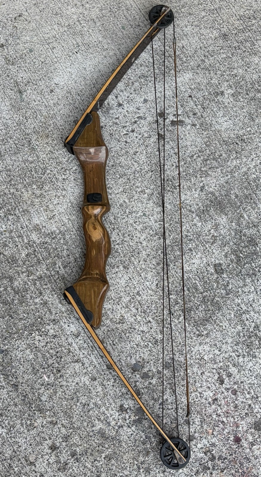 VTG Bear “BROWN BEAR” AMO Compound Bow/String Length 37”/Bow 44”/ 45-70 lb. Pull
