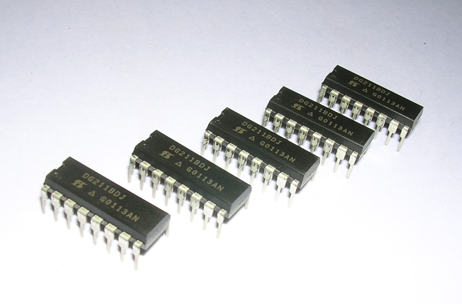 Siliconix DG211BDJ CMOS Quad SPST Switch - Genuine NOS Part - Lot of 5