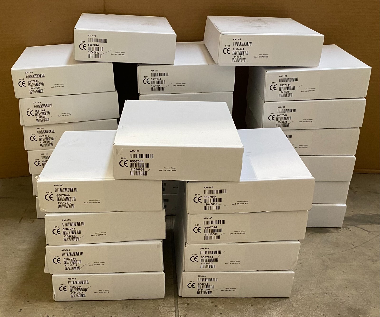 LOT OF 29 NEW CRESTRON AM-100 AIRMEDIA PRESENTATION GATEWAY w/ POWER ADAPTERS
