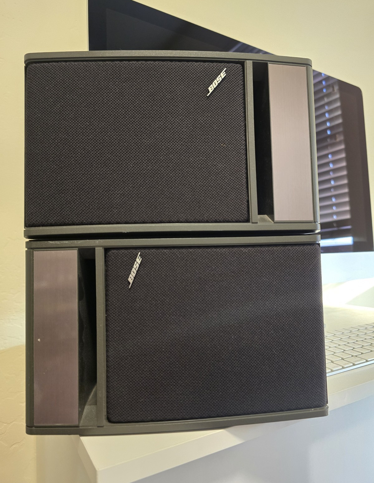 Bose 141 Bookshelf Speakers Pair 2.0 Channel Wired 40W RMS Black