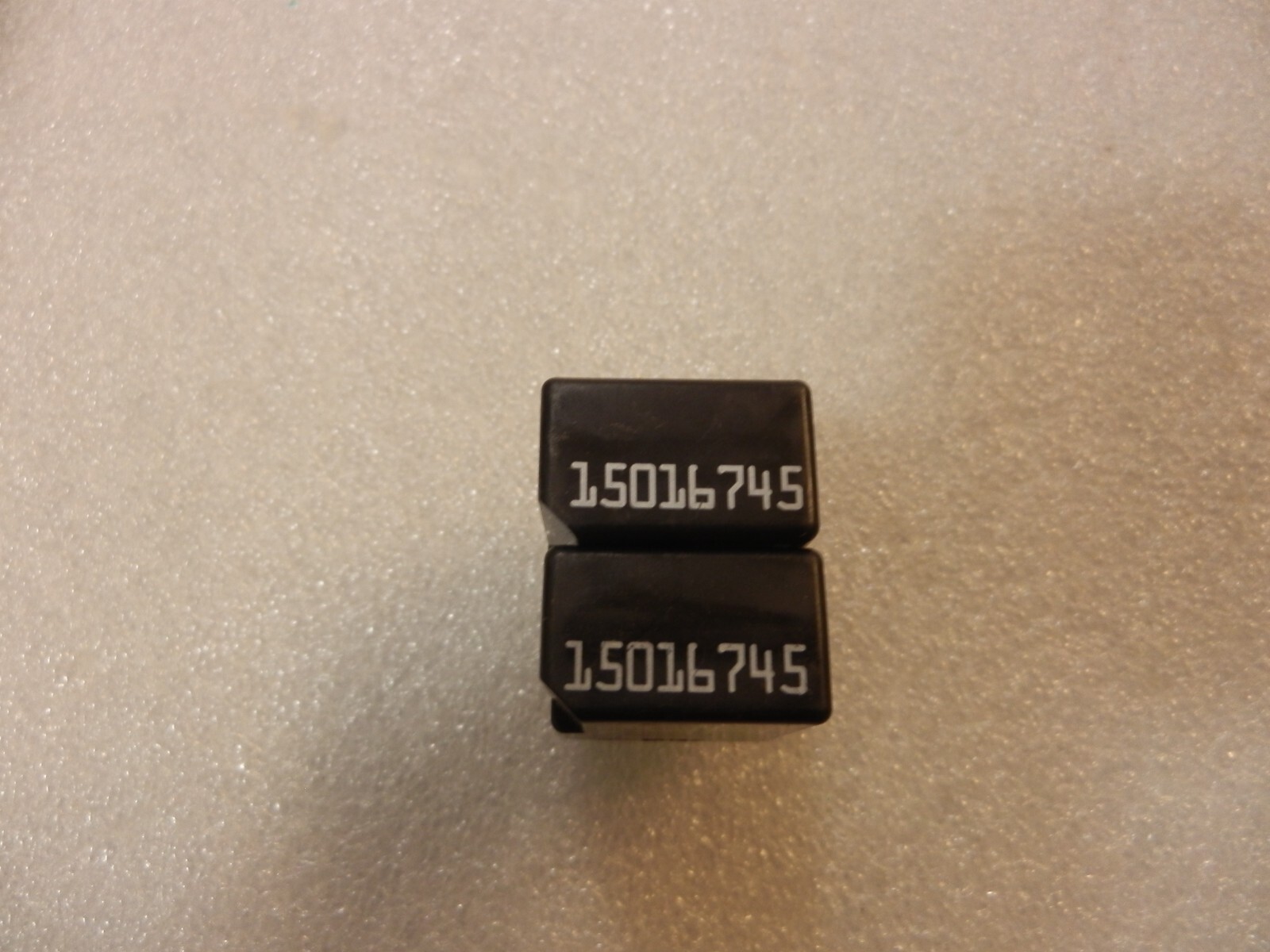 LOT OF 2 GM GENUINE OEM RELAY 15016745     **QTY 2**