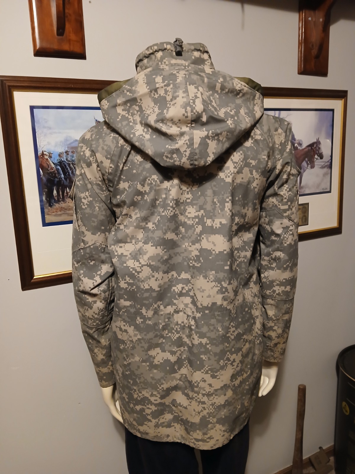 US Army Cold Weather GoreTex Parka Jacket ACU Universal Camo Medium Regular EUC