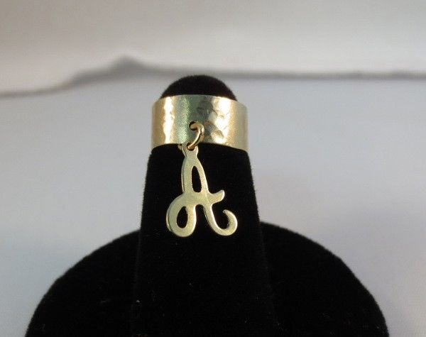 14KT GOLD EP  DANGLE INITIAL A TOE RING IN A HAMMERED RING