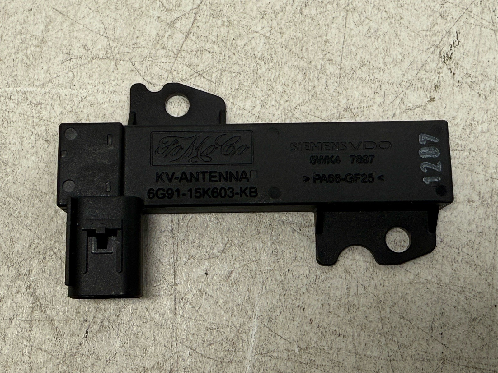 T508105 2009-2015 Jaguar XF Keyless Entry Antenna Sensor Module 6G9115K603KB OEM