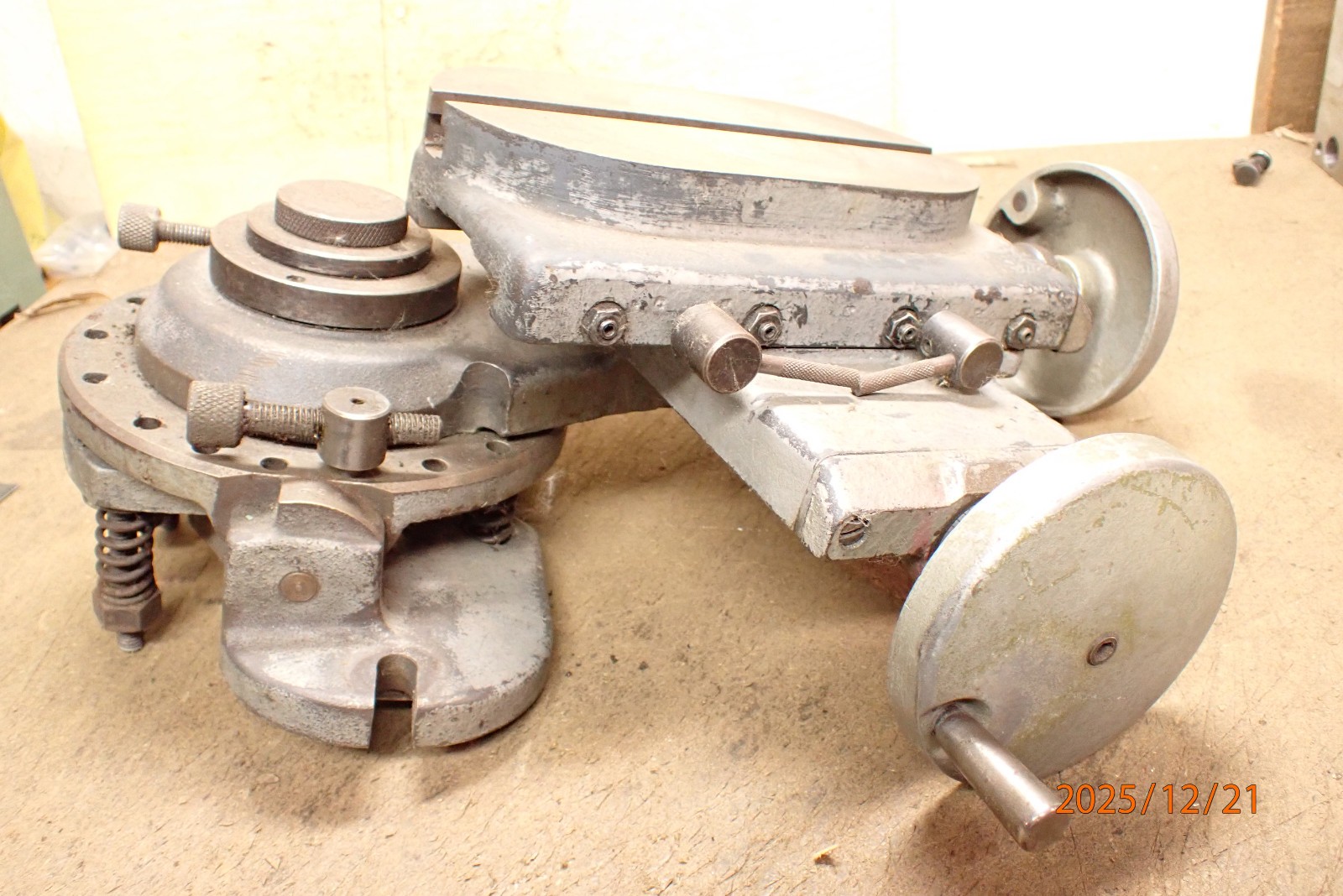 OLDER K.O. LEE TOOL GRINDER GRINDING RADIUS FIXTURE TABLE