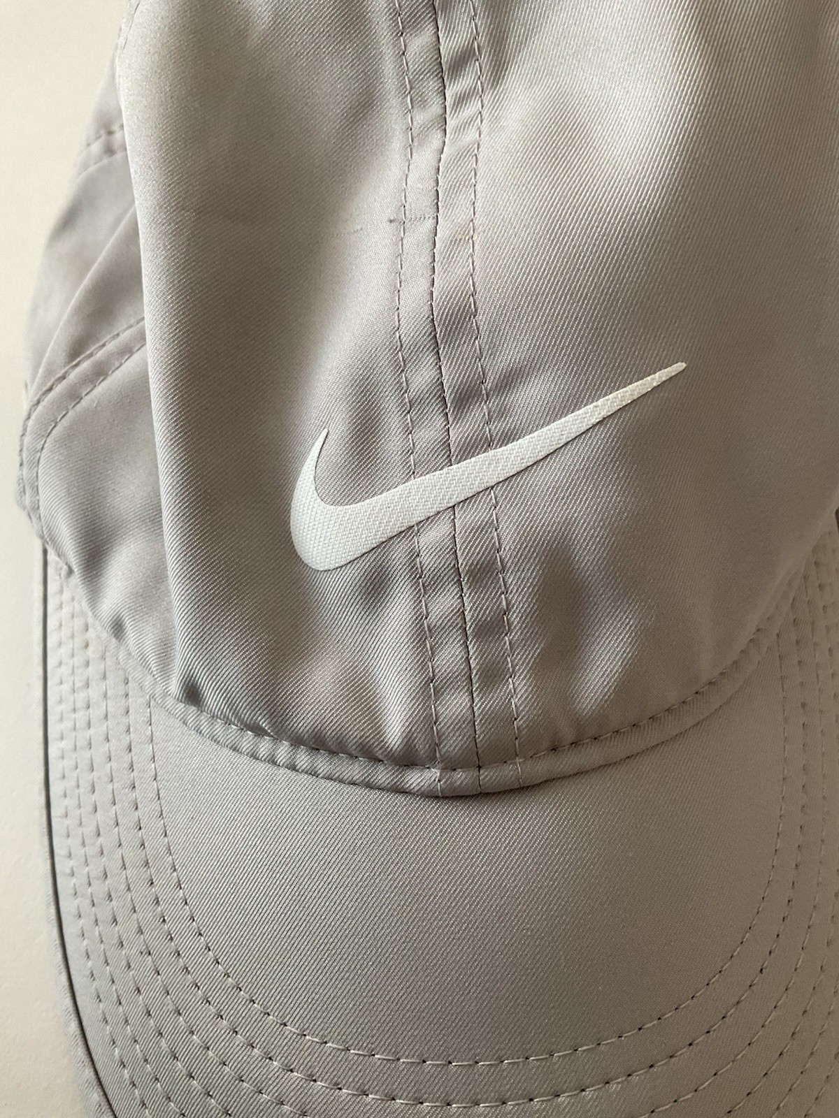 Nike Featherlight Dri Fit Light Gray Adjustable Strap Back Running Cap Hat