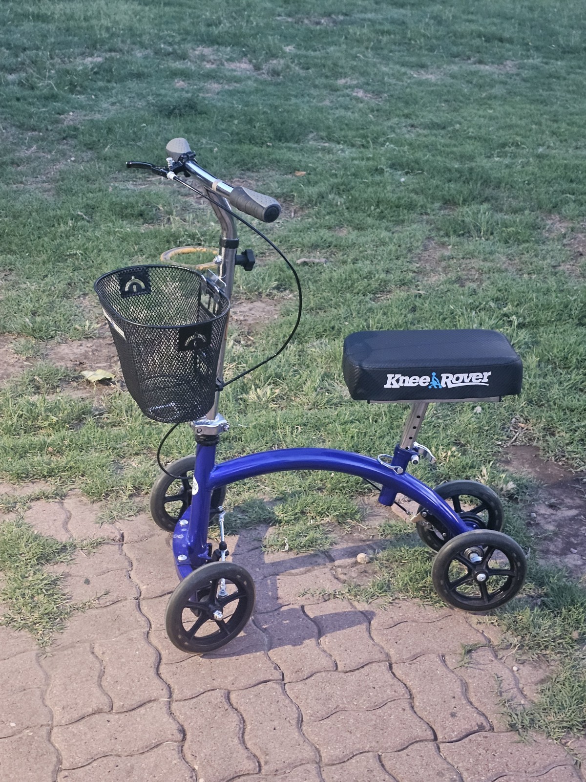 KneeRover foldable knee walker, a mobility device With basket Perfect Condition