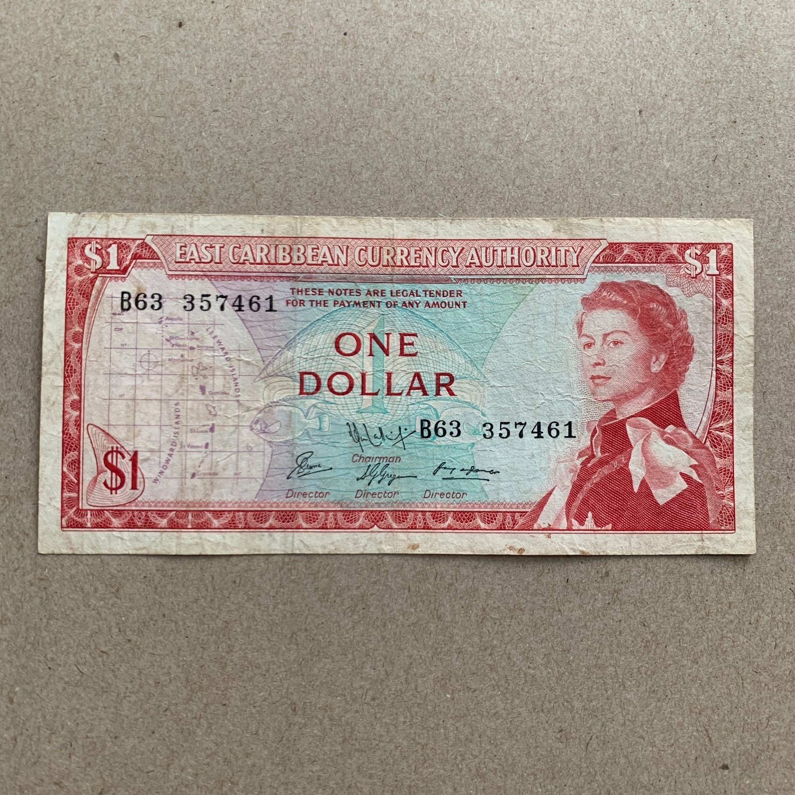 Queen Elizabeth II Banknote EAST CARIBBEAN 1 DOLLAR Currency P13 Paper MONEY
