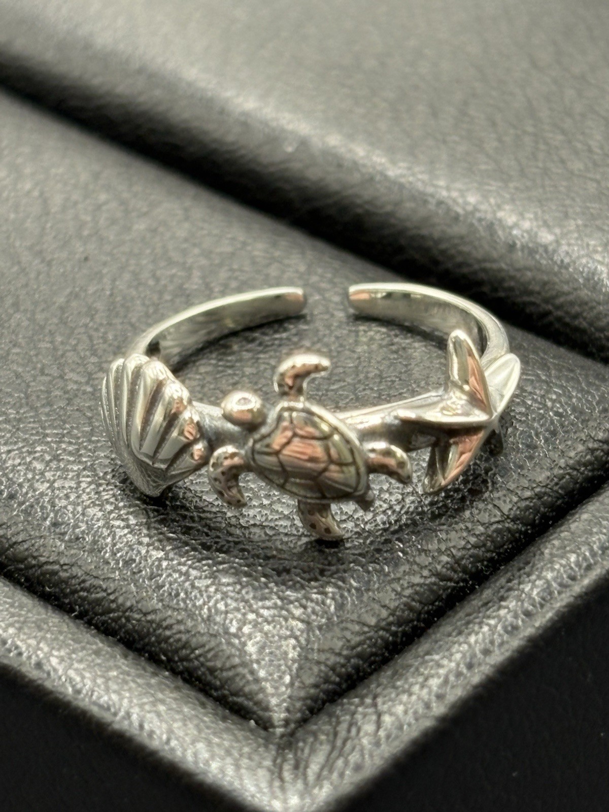 New Condition Sterling Silver Sea Life Toe Ring 925 B13