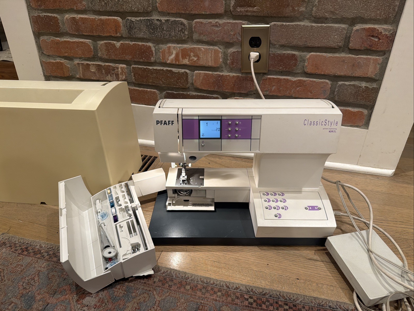 PFAFF Classic Style 2025 Sewing Machine Model Works