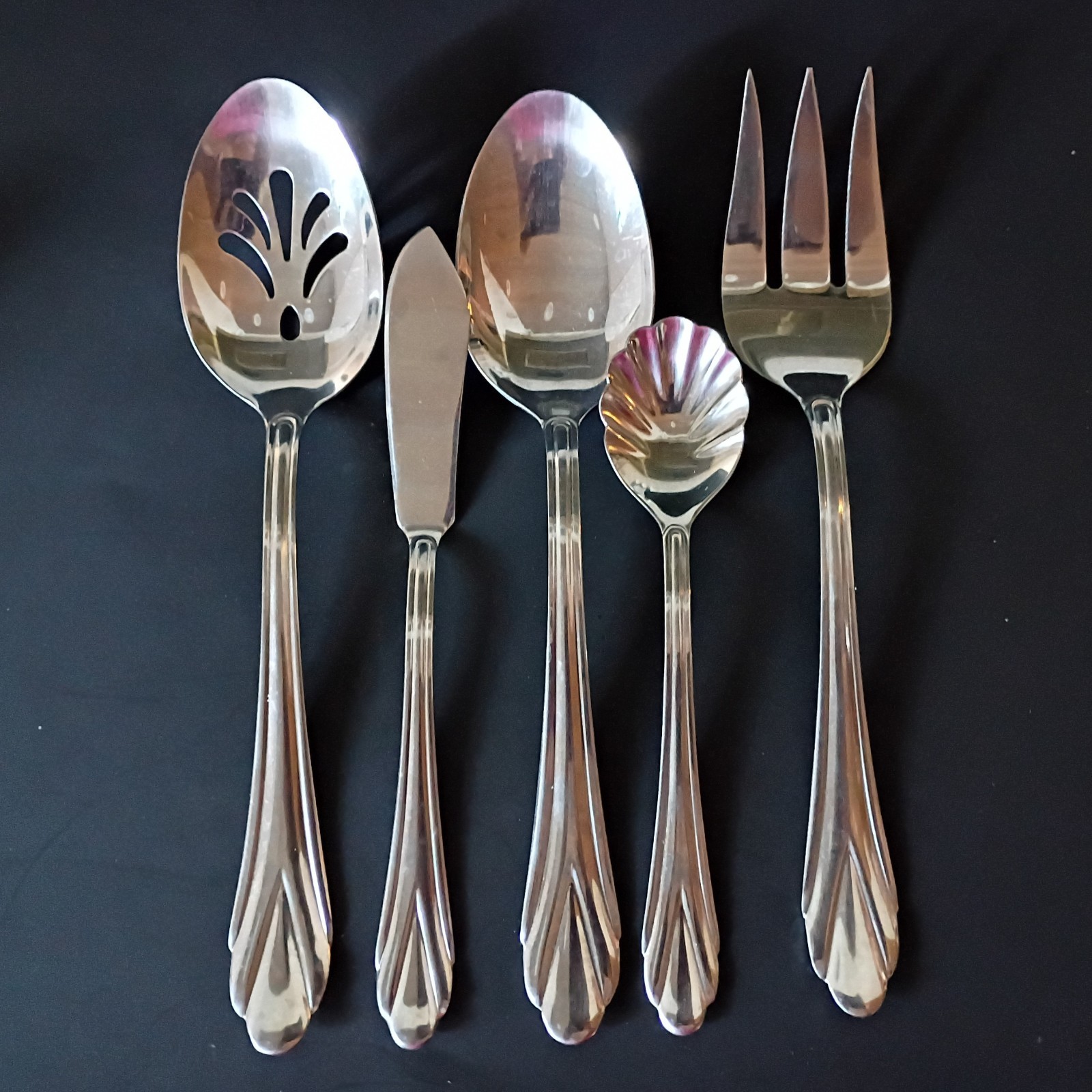 Hampton Silversmiths ROSE Stainless Flatware 45 Pcs, 8 Place Settings