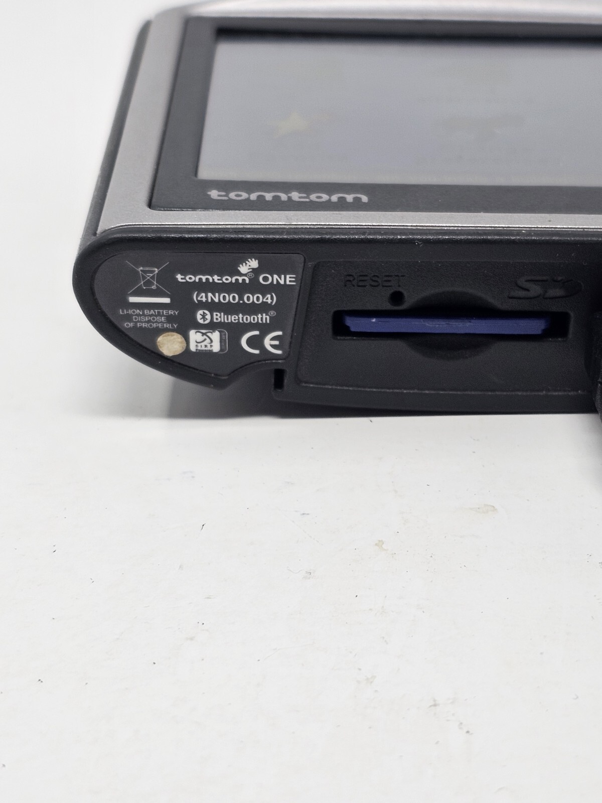 TomTom One (4N00.004) GPS Mountable Auto Navigation Bluetooth N14644