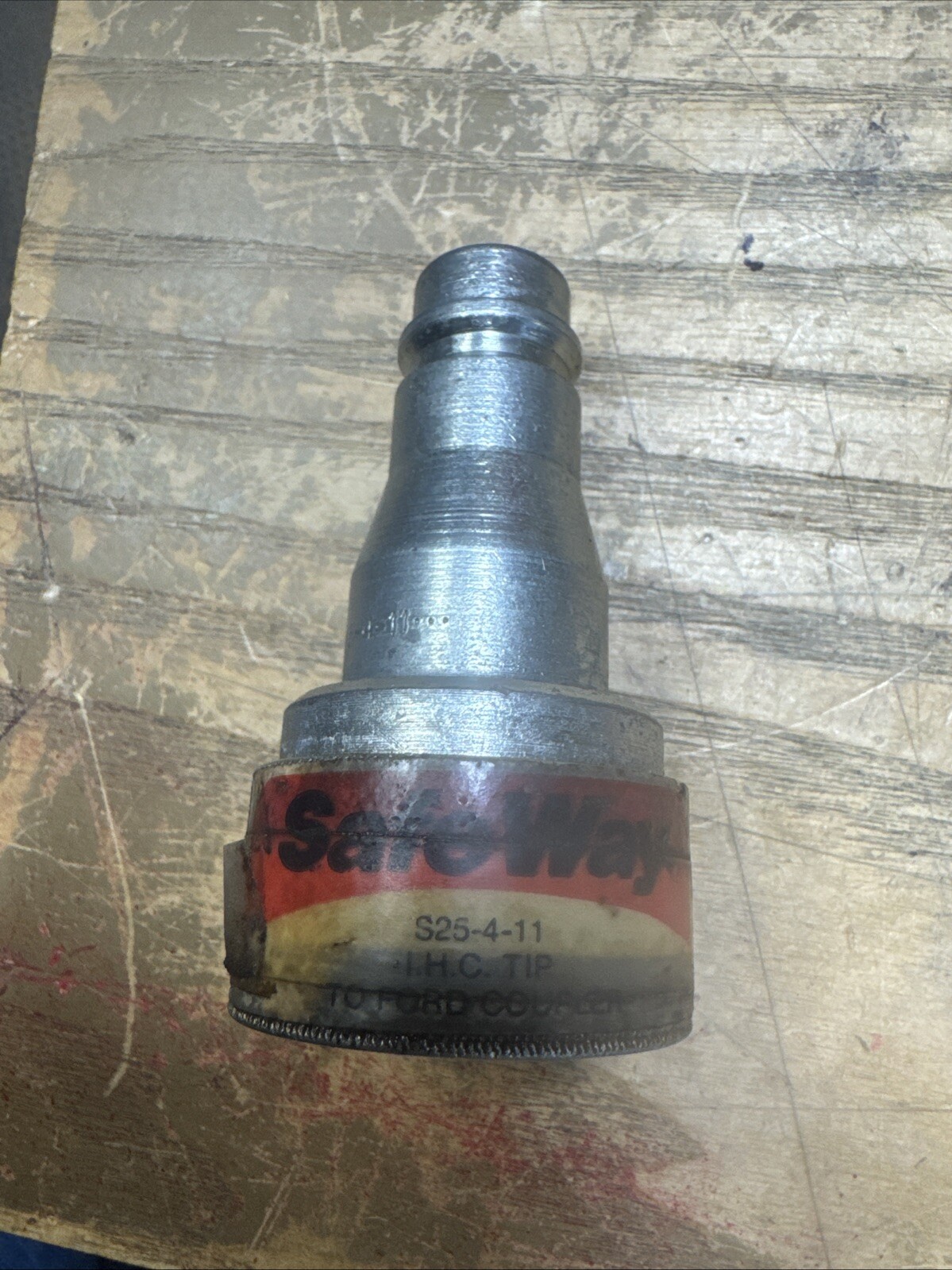 Safeway Hydraulic Coupler S25-4-11 IH Male Tip to John Deere or Ford 22JS2350