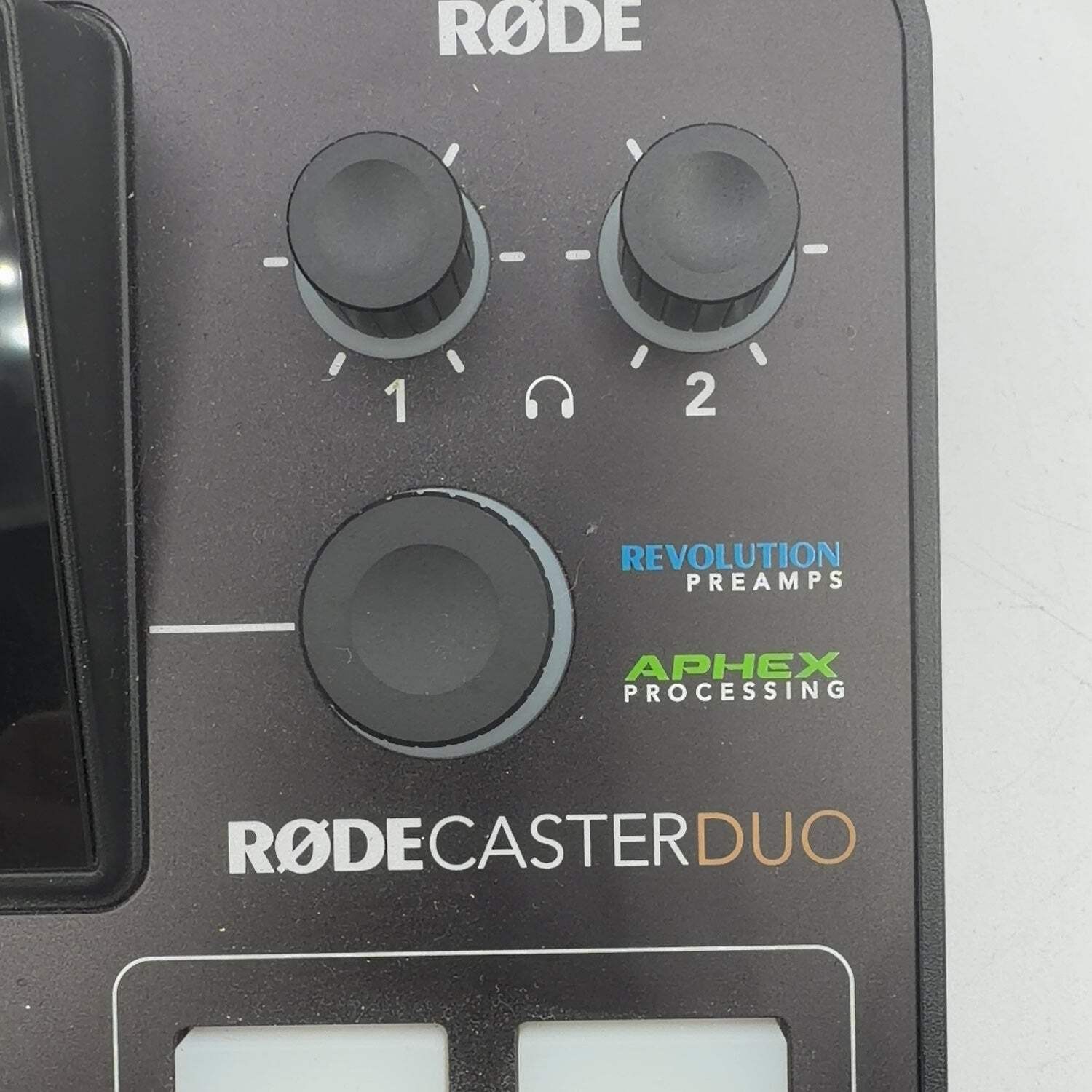 RODE Caster Duo - Production Studio Streaming Mixer