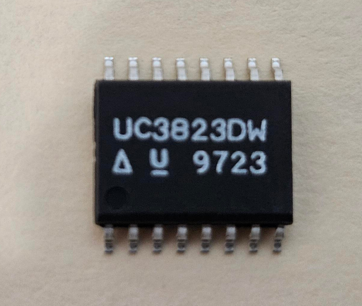 UC3823DW  High speed PWM controller.  Unitrode   Qty -2 pcs