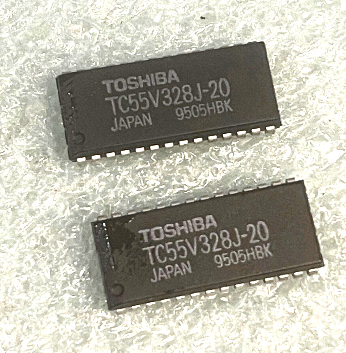 LOT 2 TOSHIBA TC55V328J-20 32K x 8-Bit BiCMOS Static RAM, 12nS (SOJ-28) RM2-IC1