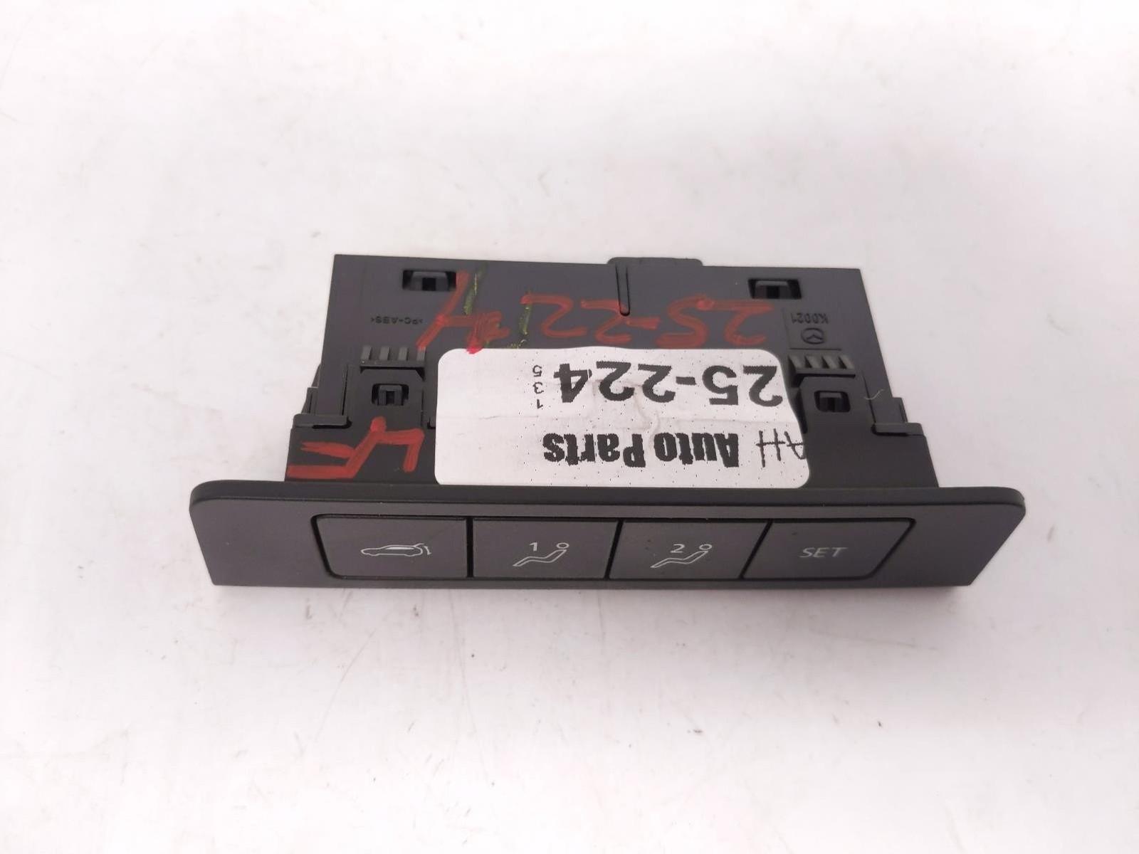 2020-2025 Mazda Cx-30 Liftgate Release & Seat Memory Control Panel Dfr7-66-180