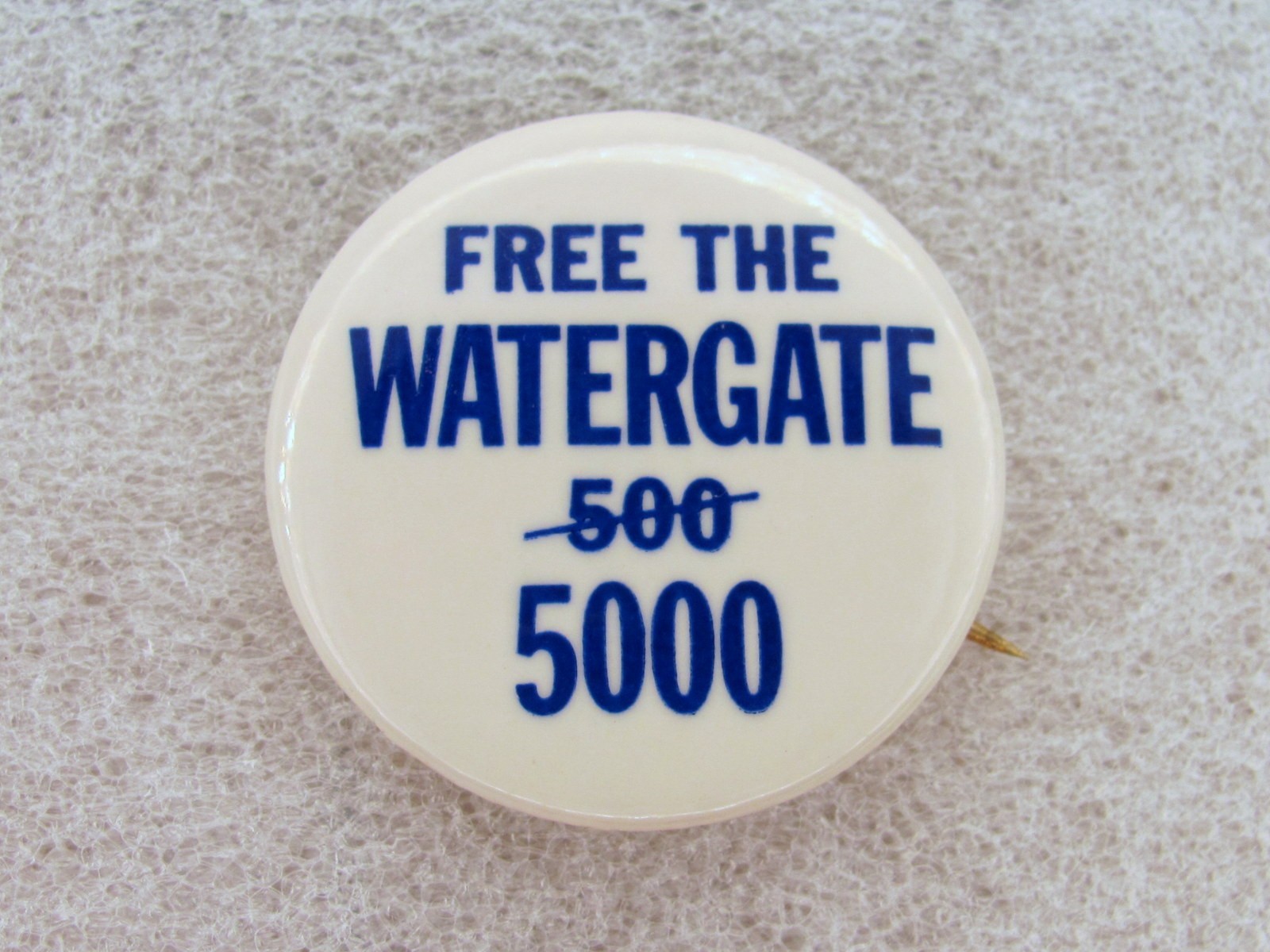 1974 Anti President Nixon 1 1/2" Pinback Button Free the Watergate 5000