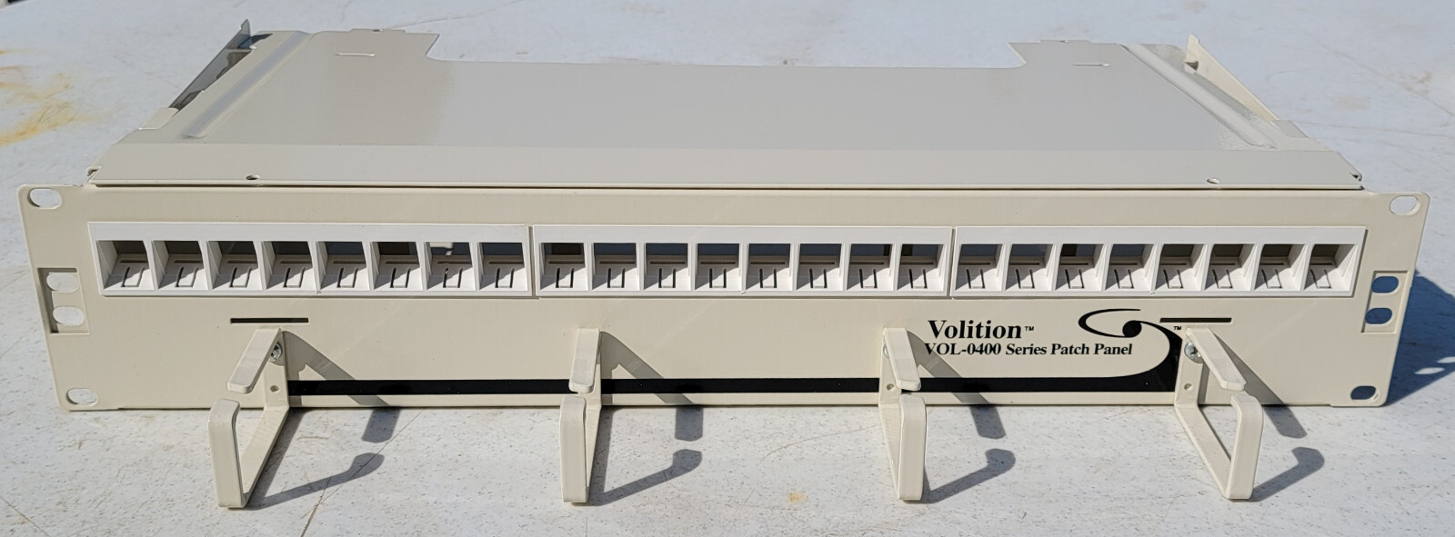 Volition VOL-0400S Patch Panel 24 Port 2U with Cable Management + Slide Kit Dent