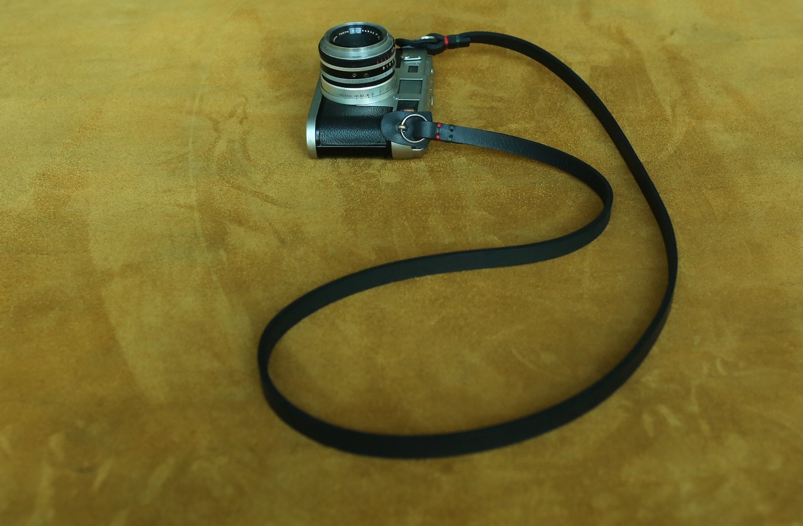 Windmup Stealth Black | Handmade Thick Leather Camera Strap