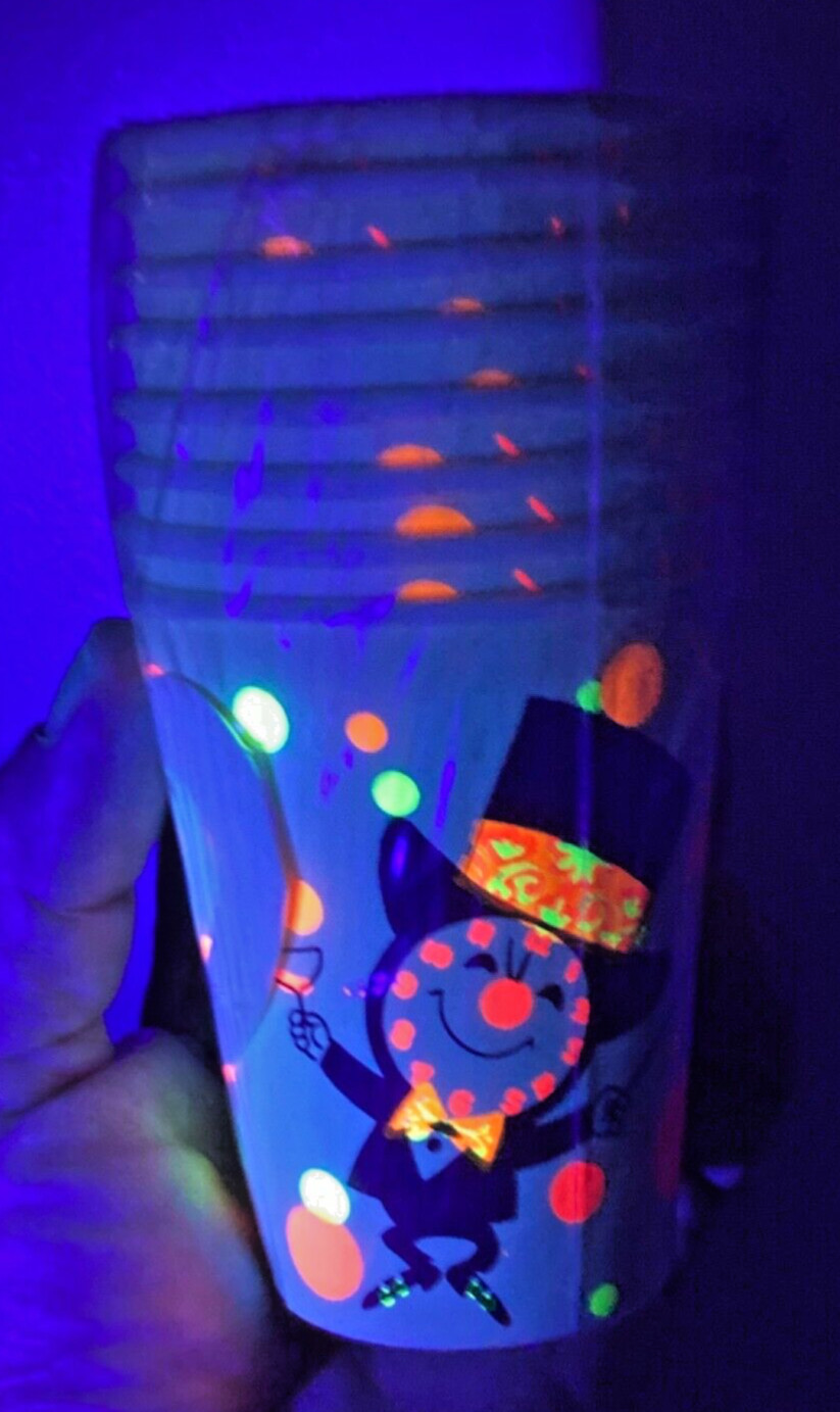 NOS BLACK LIGHT PAPER NEW YEARS CUPS HALLMARK USA 9OZ. 8 LOT NEON PARTY HANDLES