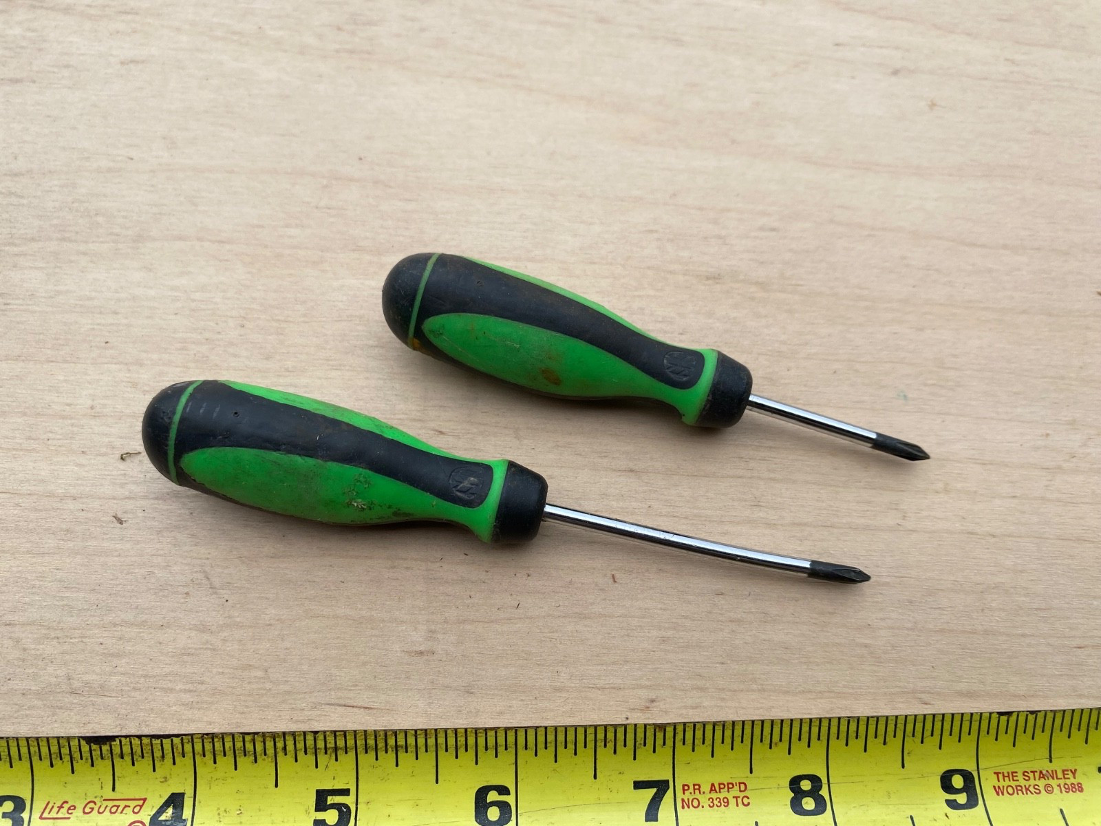 Mac Mini Phillips Screwdriver Set 2 pc Green Good Condition