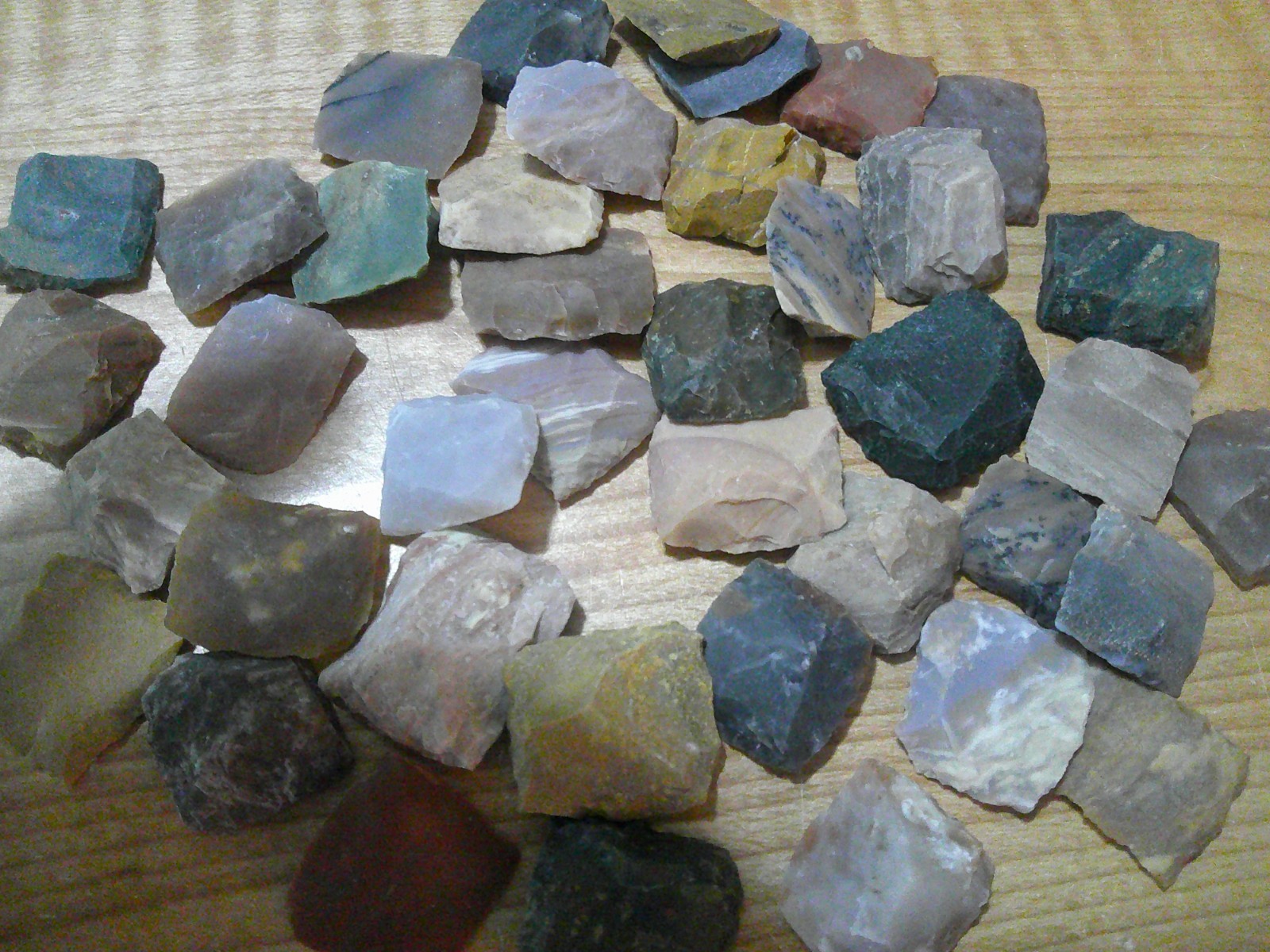 CHERT GUN FLINTS 1/4 LB BAG 5/8-3/4 : SIZE FACTORY SECONDS APX 40 FLINTS / BAG