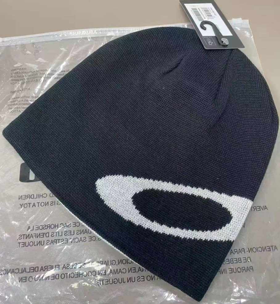 Oakley Black Knit Hat - Warm - Reversible - Unisex