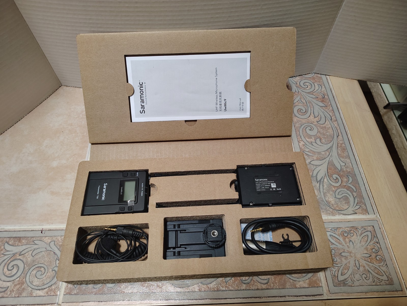 Saramonic UHF Wireless Microphone System UwMic9-RX9 camera mountable integrated