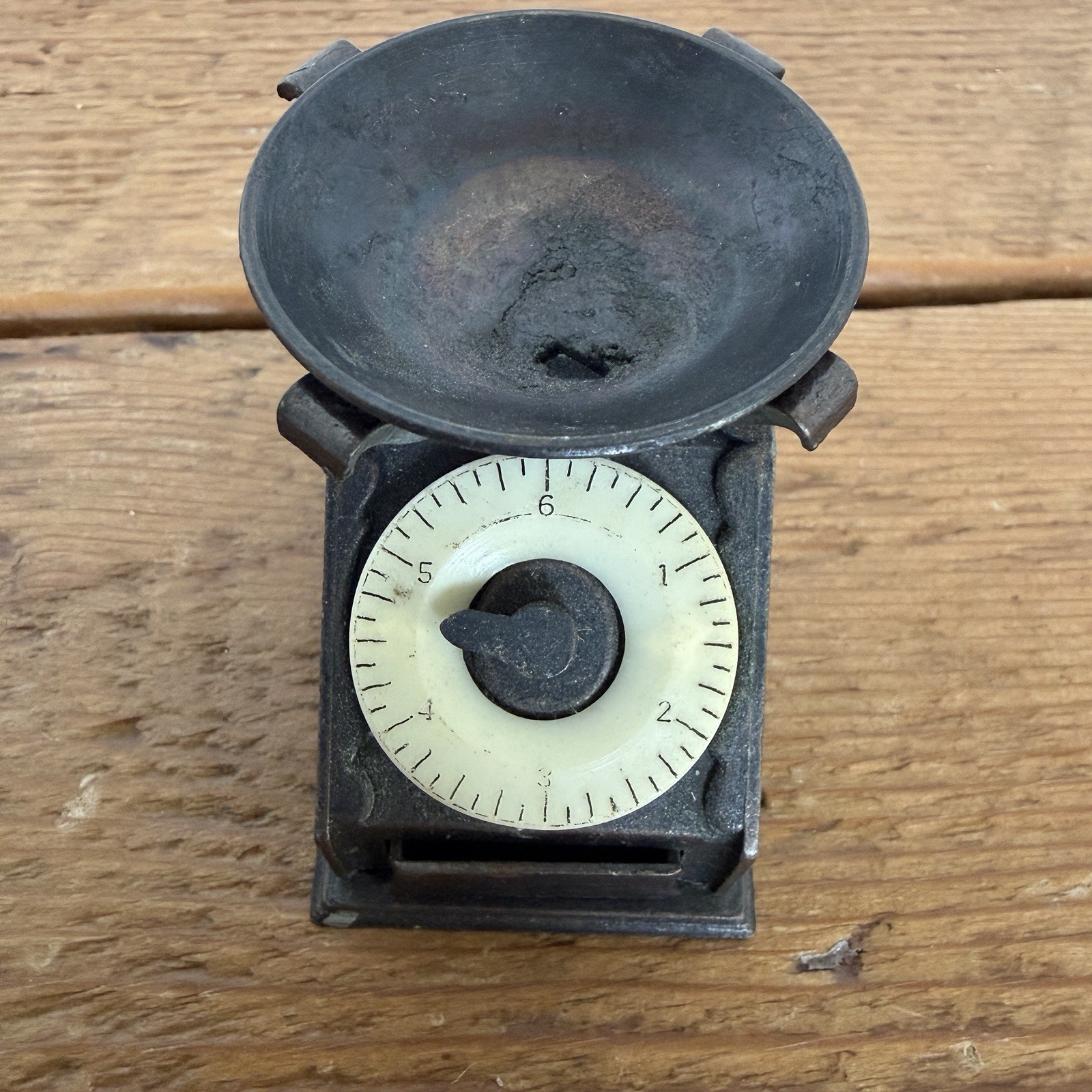 VTG Die Cast Old Scale Pencil Sharpener