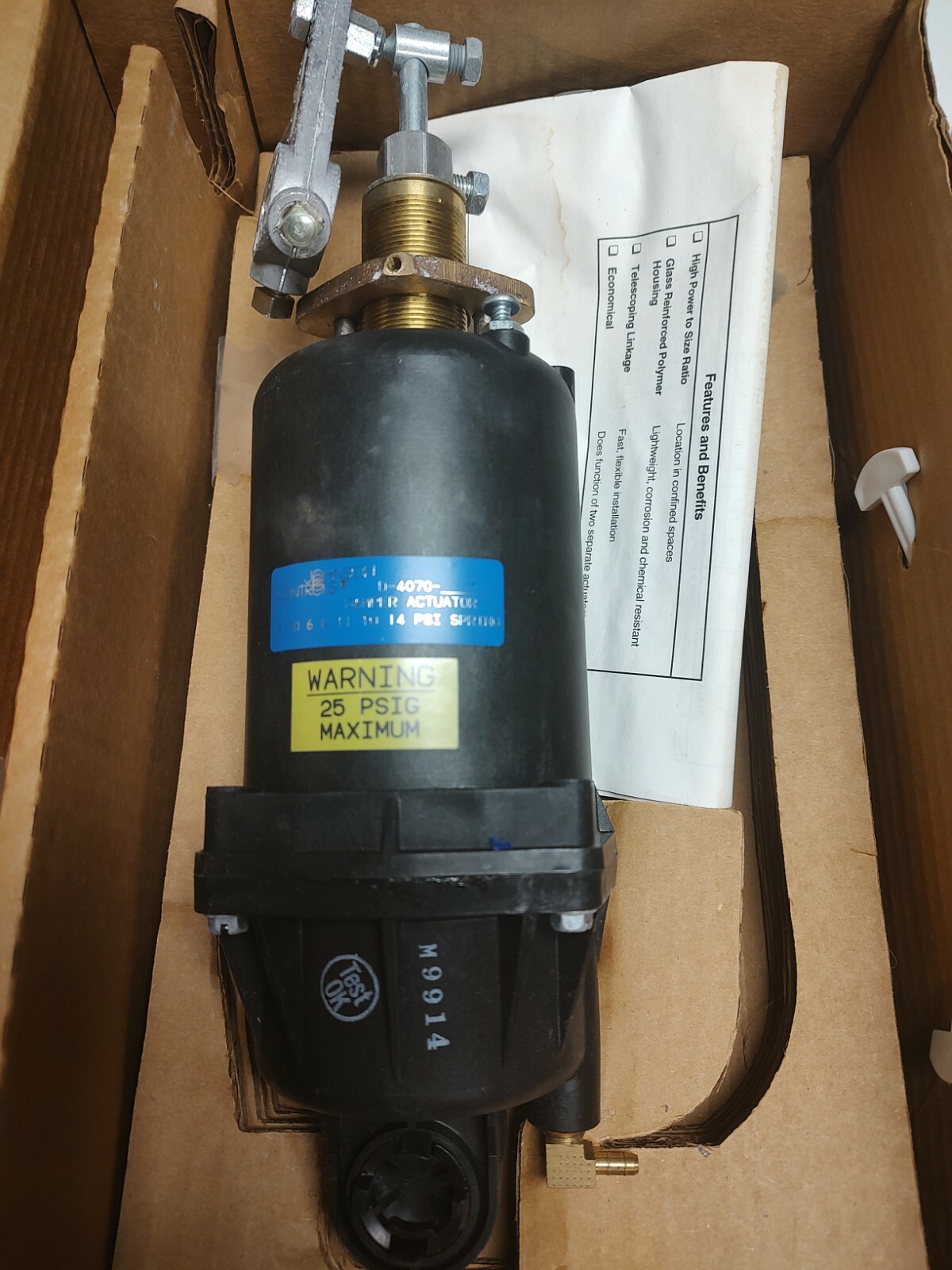 Johnson Controls D-4070-2, 2-Stage Piston Damper Actuator for Auxiliary Mounting