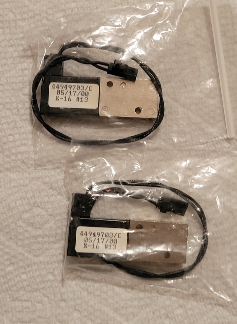 Universal Instruments  UIC 4-Way Valve P/N  44949703 SET OF 2 NEW UNITS