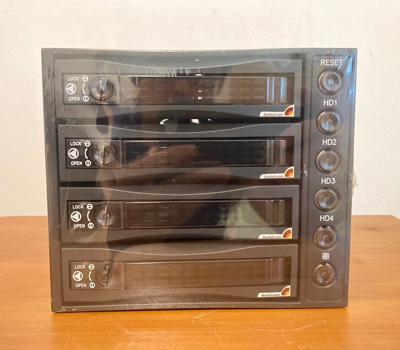 New - Sunnytek SNT Joujye - 4 Drive Black Serial ATA Backplane - 3.5" Hot Swap